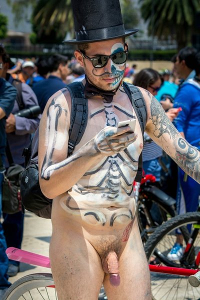 naked-body-painting-guy-.jpg
